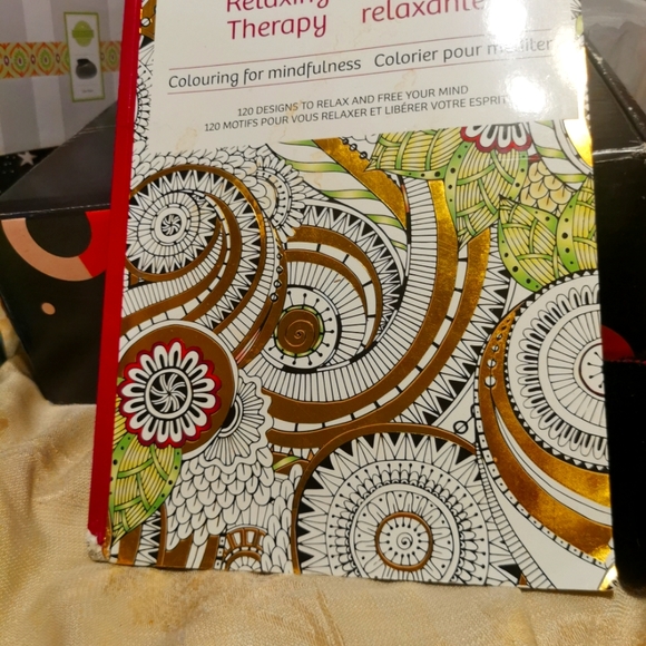 Adult relaxation therapy coloring book and Crayola 20 super tip markers new - Picture 1 of 11